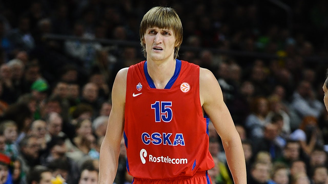 Jogador da NBA joga basquete na periferia de Diadema